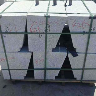 商丘 芝麻白异形坐凳，石凳