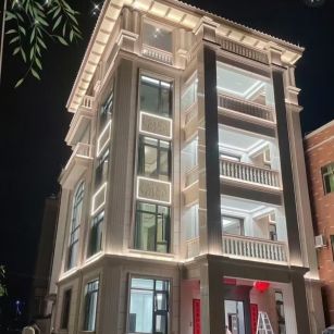 商丘 芝麻白花岗岩别墅外墙夜间效果