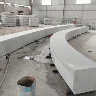 商丘芝麻白花岗岩石板材 园林光面弧形坐凳