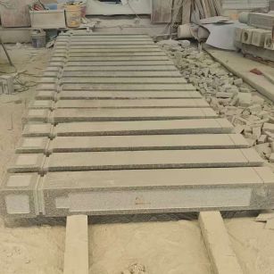 商丘 芝麻白异形加工雕刻-栏杆大柱，方柱