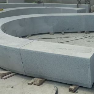 商丘 芝麻白花岗岩光面弧形坐凳