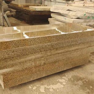 商丘 黄金麻栏杆料半成品加工中