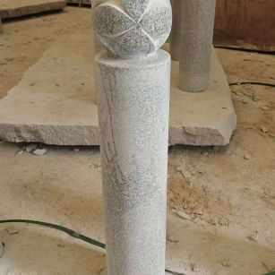 商丘 芝麻白花岗岩石材挡车石柱、停车柱、圆柱挡车柱、方柱挡车柱等