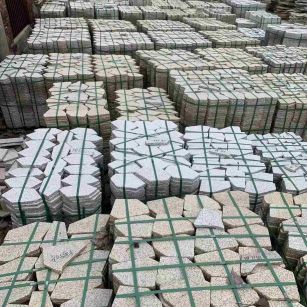 商丘 黄金麻白麻花岗岩荔枝面地铺石(冰裂纹)