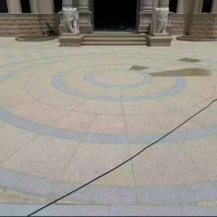 商丘 黄金麻芝麻灰花岗岩石材地铺拼接效果