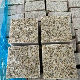 商丘 黄金麻花岗岩自然面小方块，弹石，马蹄石等