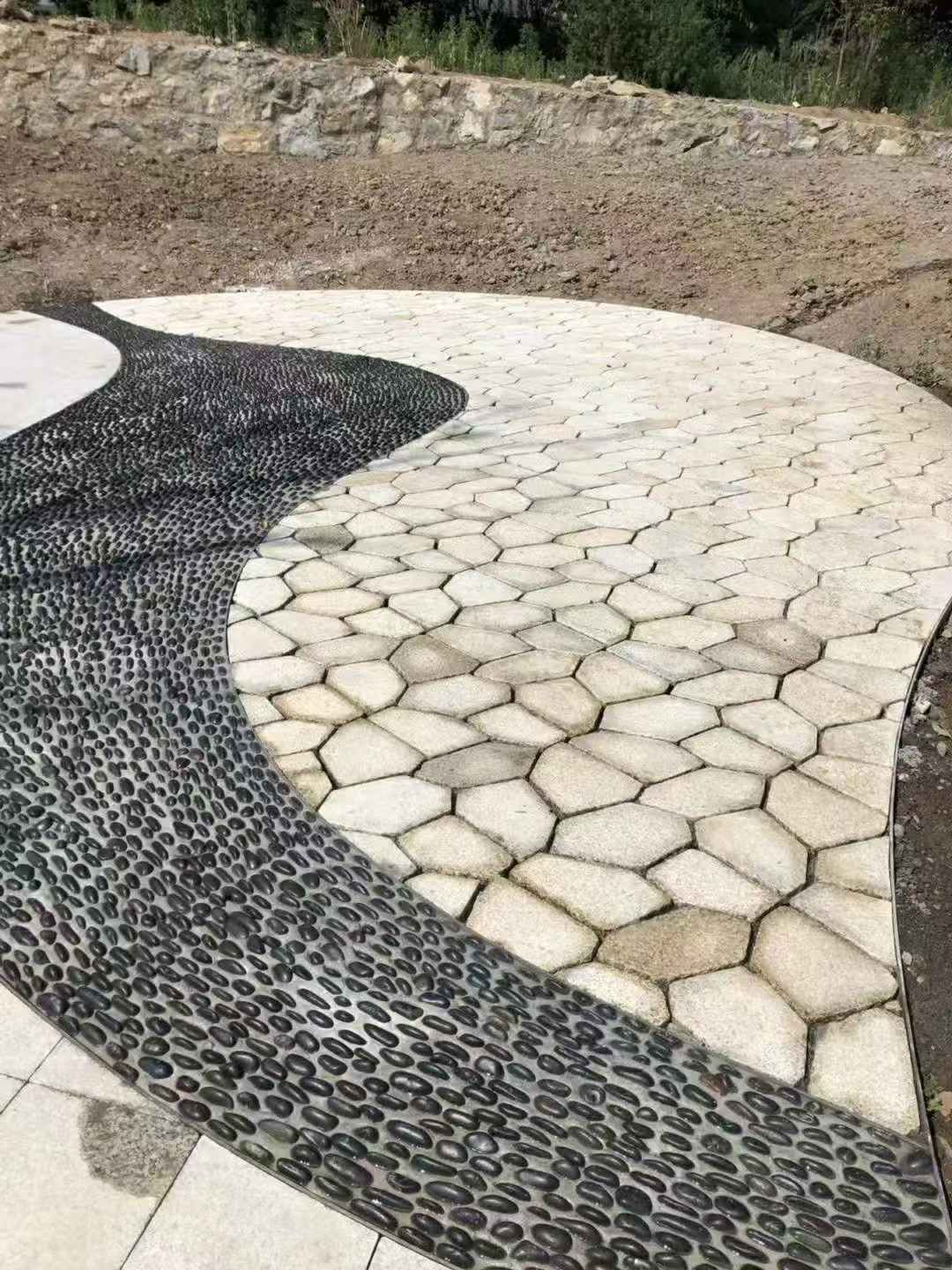 商丘 黄金麻冰裂纹地铺石工地铺装案例