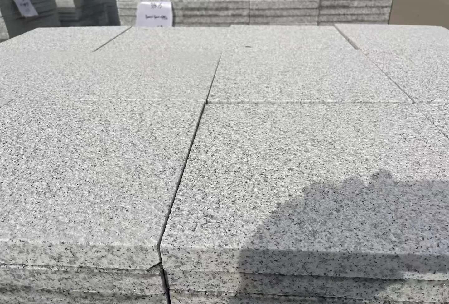 商丘 白麻花岗岩石材推荐 荔枝面地铺石