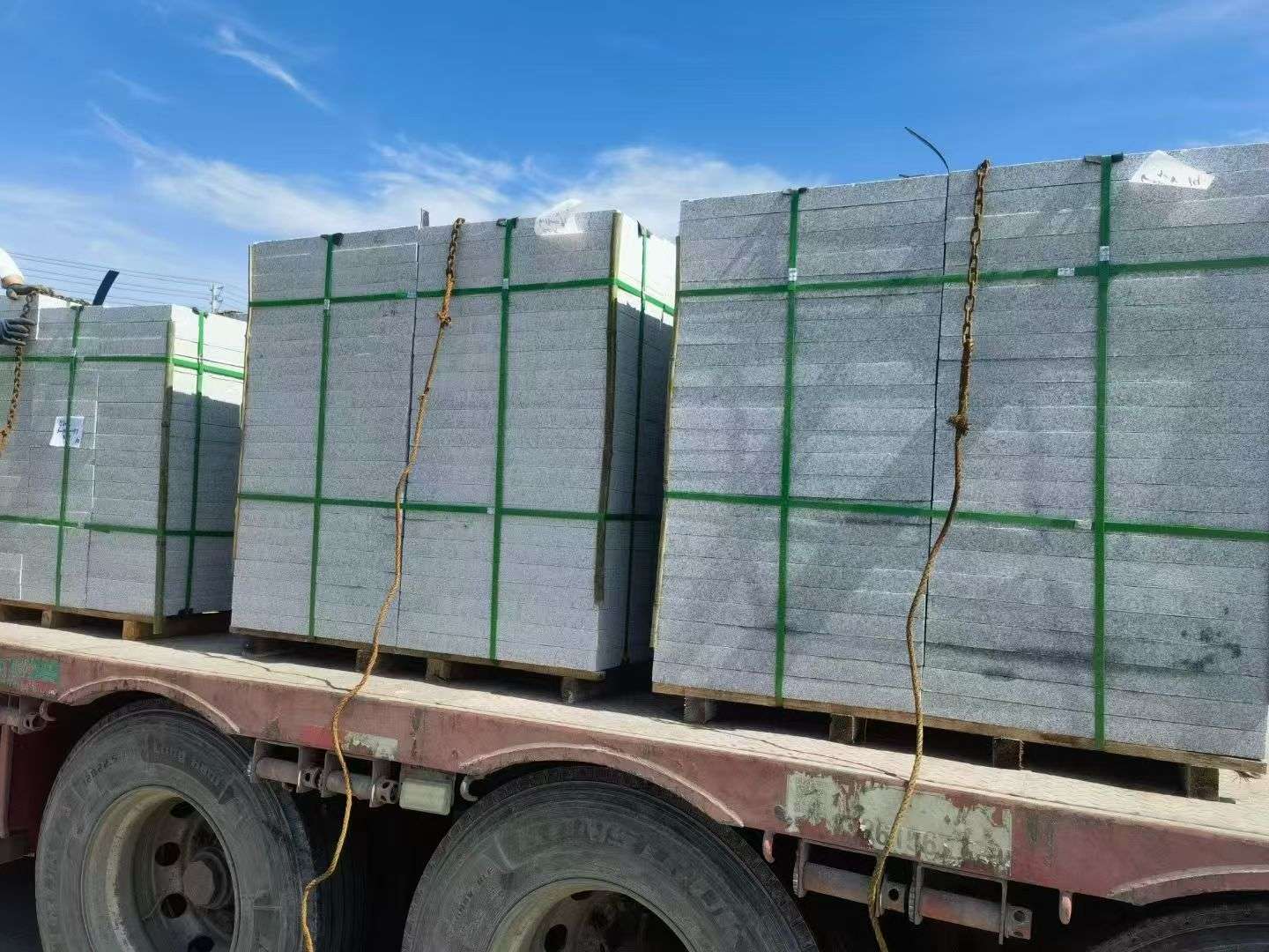 商丘 芝麻白花岗岩地铺石装车日常