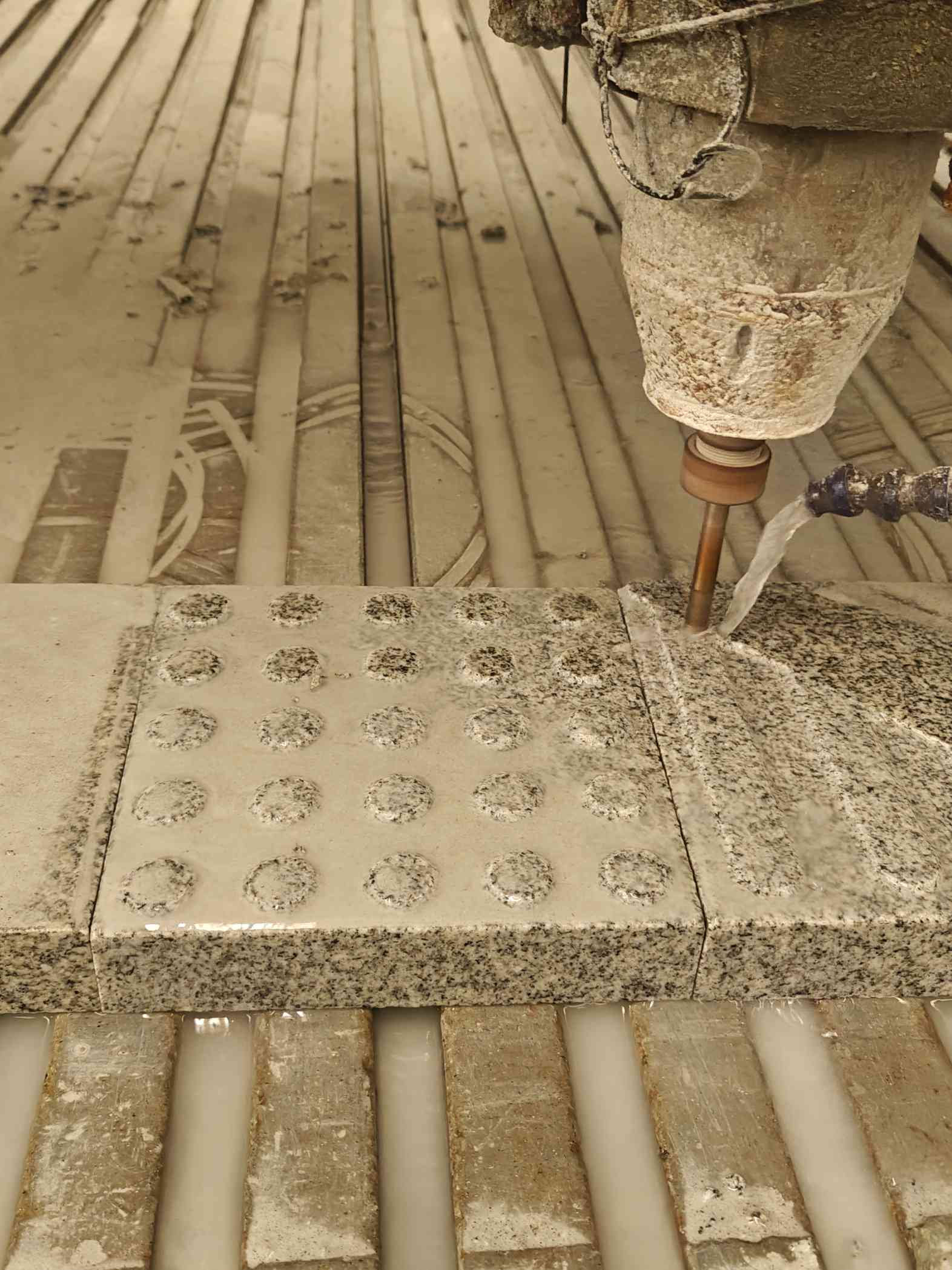 商丘 芝麻白花岗岩石材盲人石、盲道石、盲点石