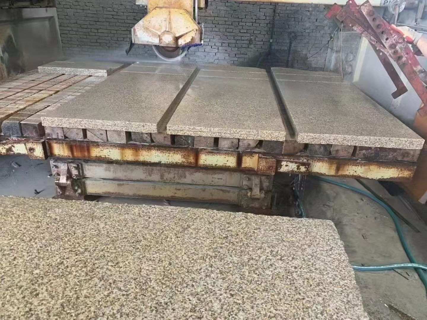 商丘 黄金麻荔枝面成品板加工