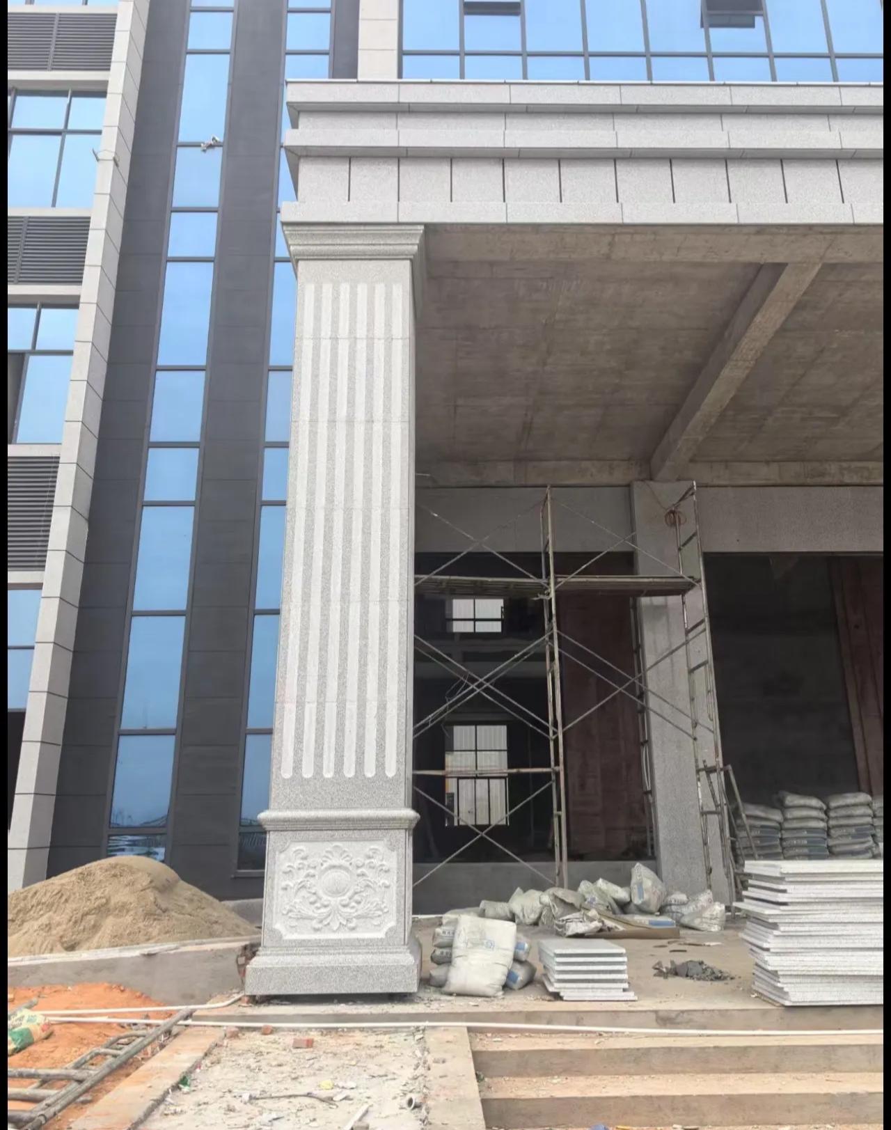 商丘 芝麻白光面花岗岩门楼大柱（罗马柱）配雕花底座