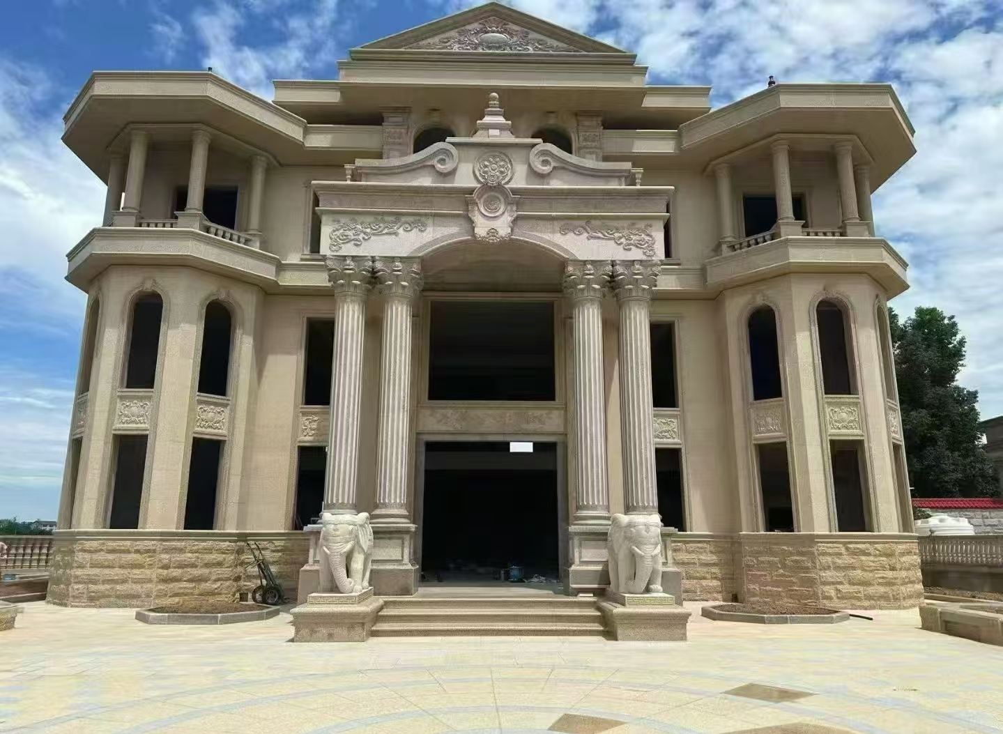 商丘 黄金麻别墅外墙干挂，大柱，大象，蘑菇石，雕花板