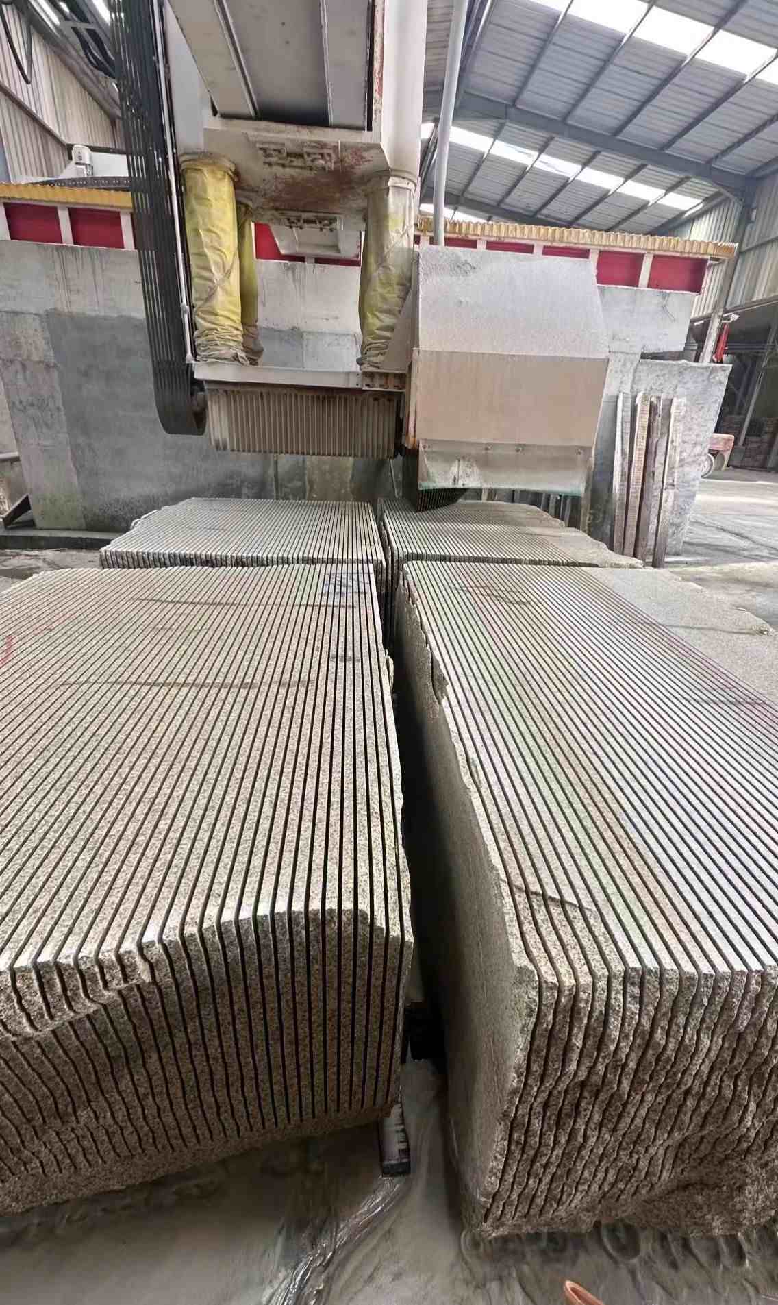 商丘 车间生产日常，黄金麻白麻花岗岩