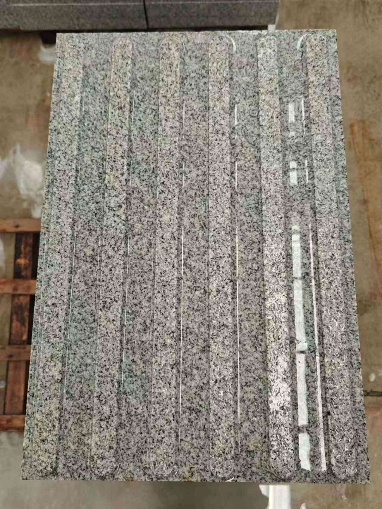 商丘 芝麻白花岗岩荔枝面雕刻盲道，盲条