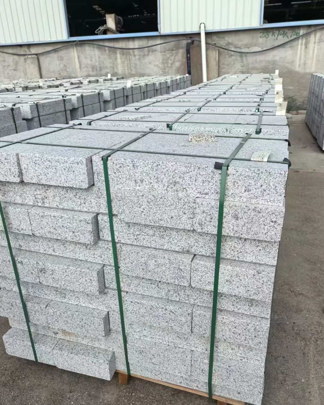 商丘 白麻花岗岩路沿石，弧形路沿石，道牙石，马路牙子，界石，路缘石，平沿石，直岩石，平缘石等