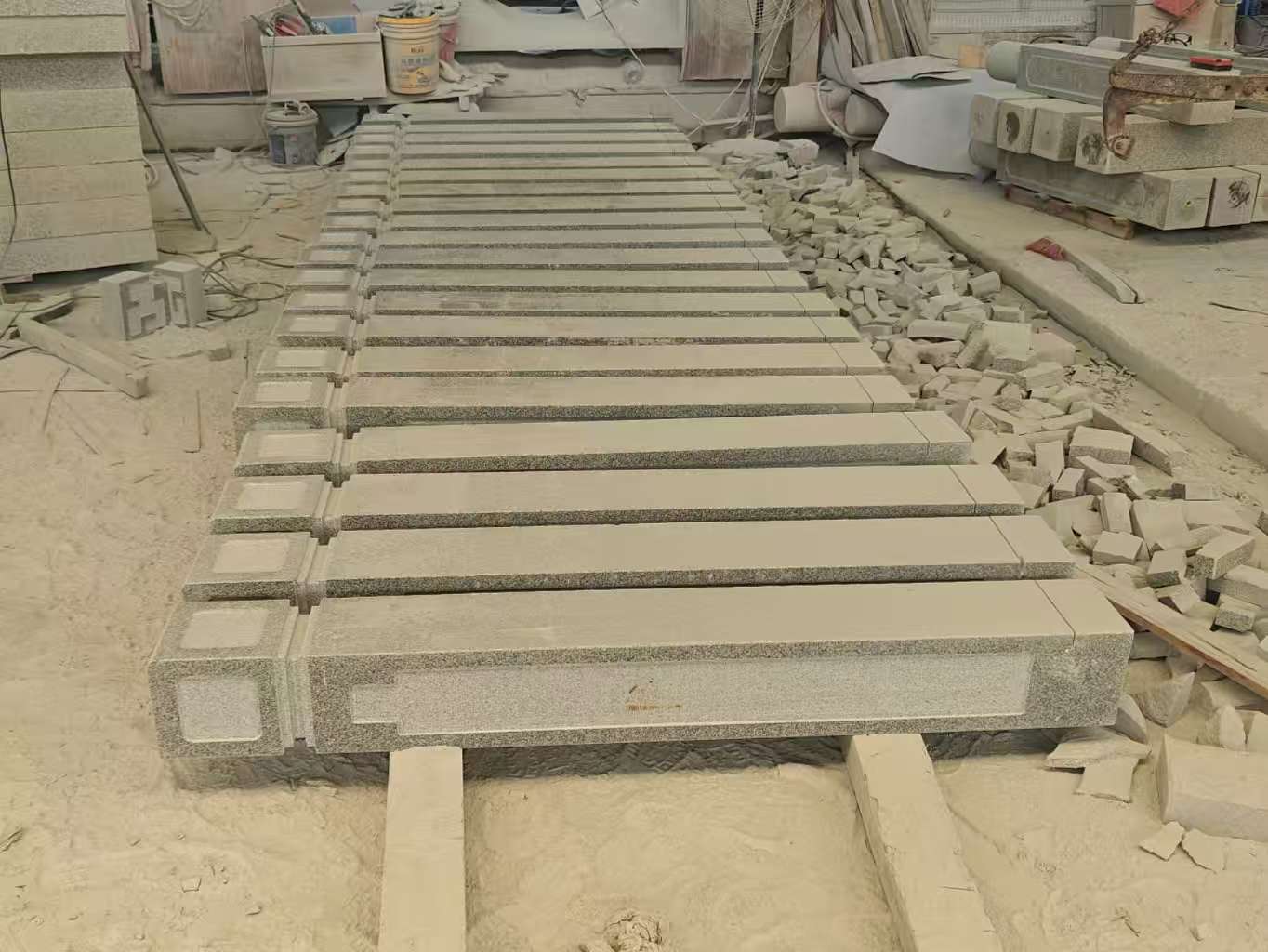 商丘 芝麻白异形加工雕刻-栏杆大柱，方柱