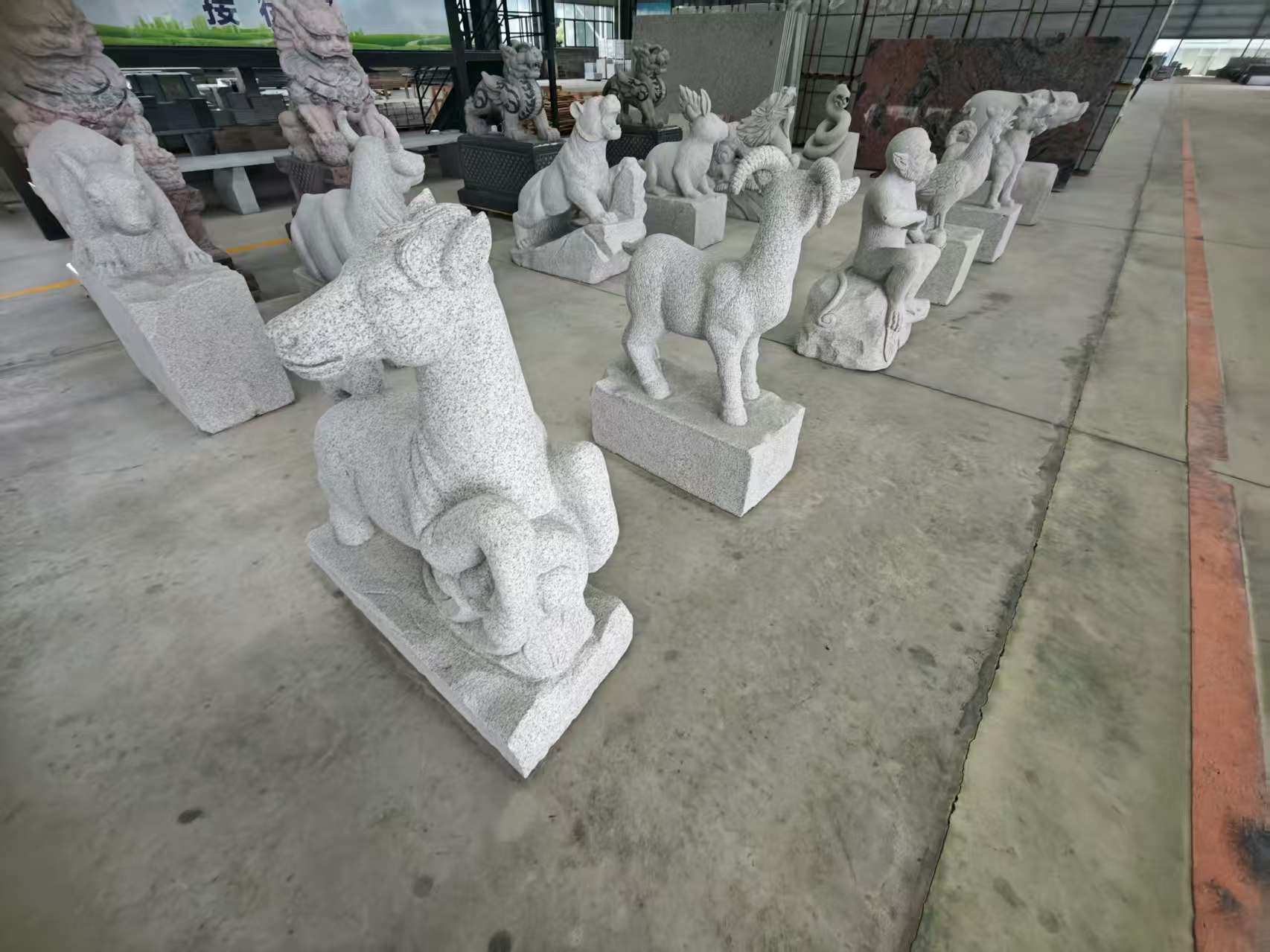 商丘 芝麻白花岗岩造型立体雕刻——十二生肖