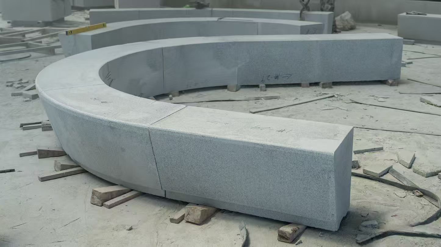 商丘 芝麻白花岗岩光面弧形坐凳