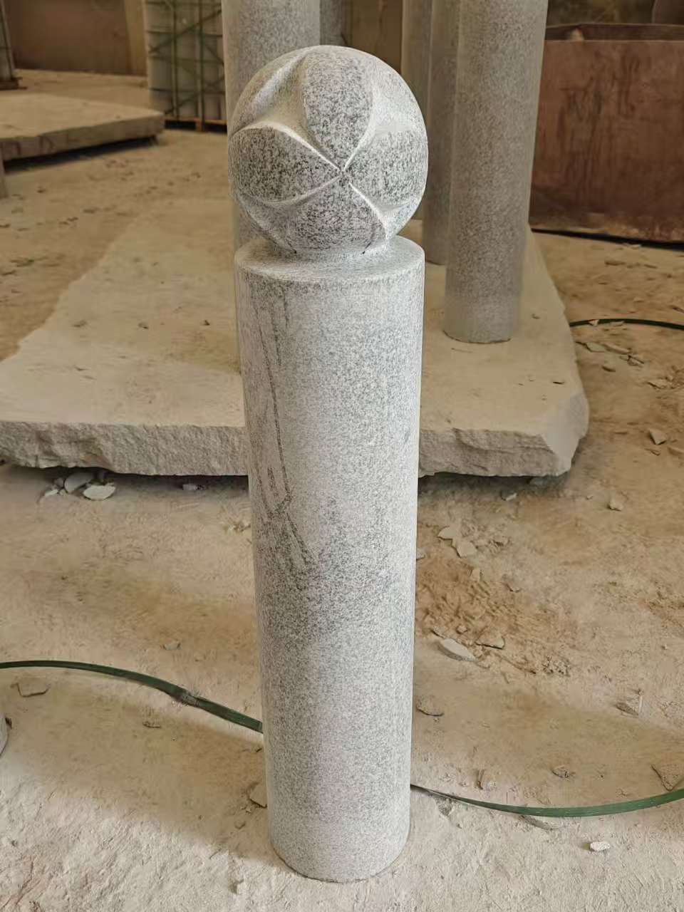 商丘 芝麻白花岗岩石材挡车石柱、停车柱、圆柱挡车柱、方柱挡车柱等