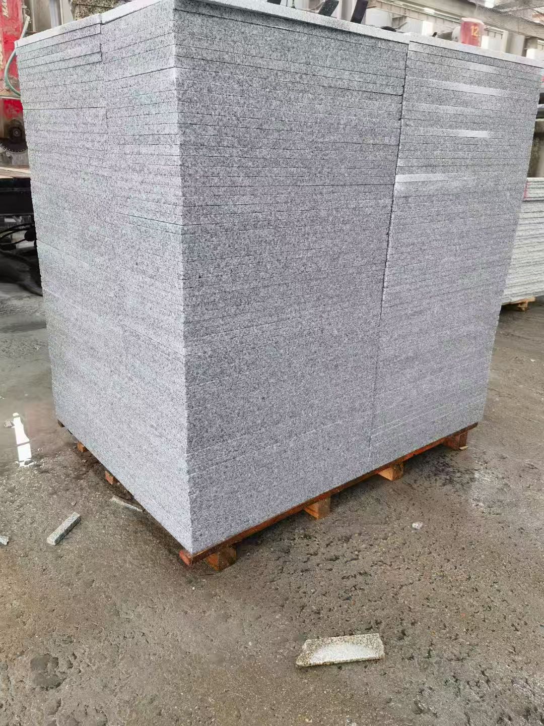 商丘 芝麻白火烧面1.8厚300*600地铺石，尺寸标准，厚薄均匀