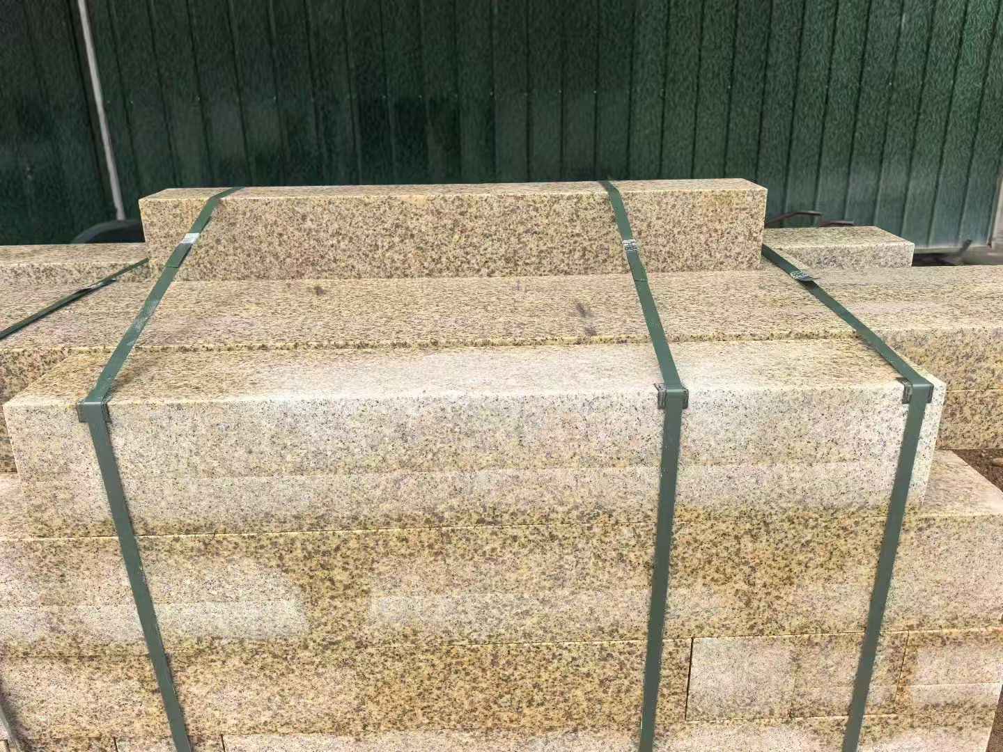 商丘 黄金麻花岗岩石材机切面栏杆料半成品