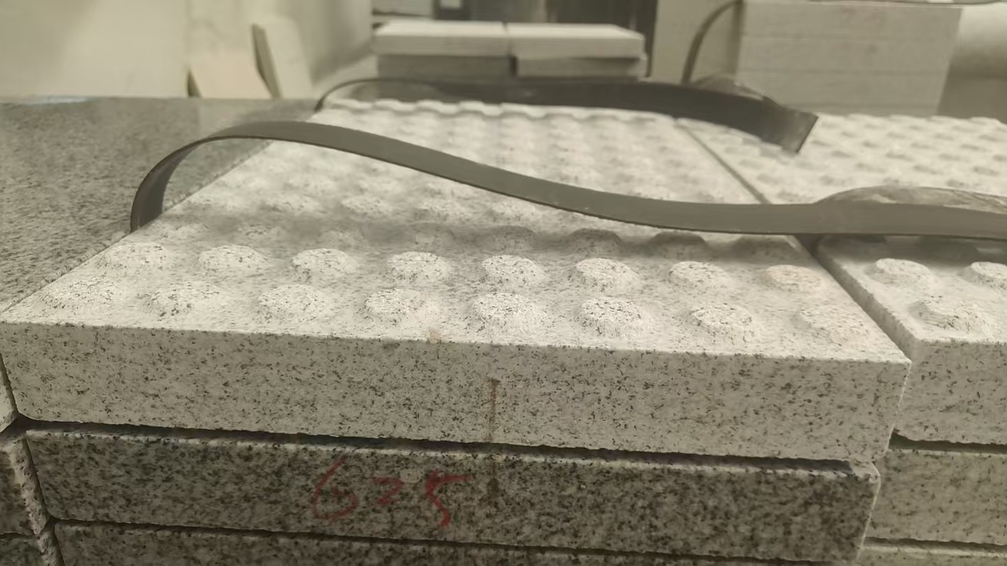 商丘 芝麻白花岗岩6.0公分荔枝面五轴加工雕刻盲点