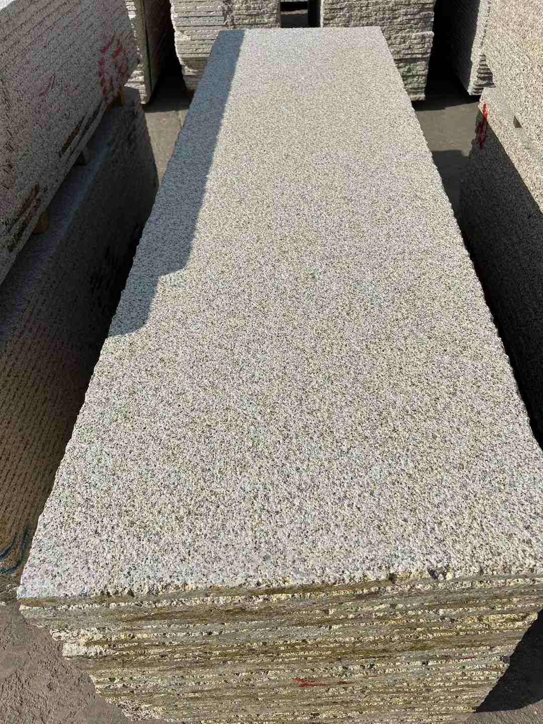 商丘 黄金麻花岗岩荔枝面毛板，半成品