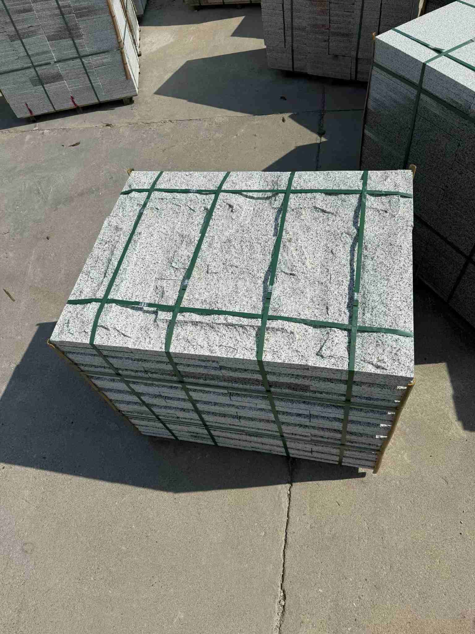 商丘 白麻花岗岩石材自然面蘑菇石成品