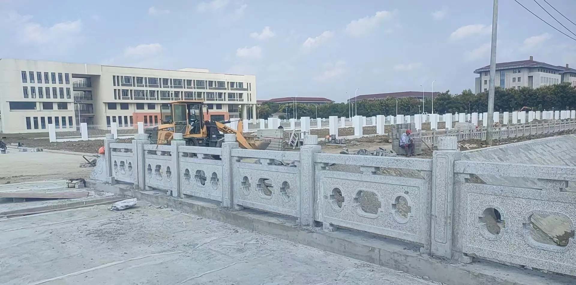 商丘 白麻花岗岩荔枝面河道栏杆