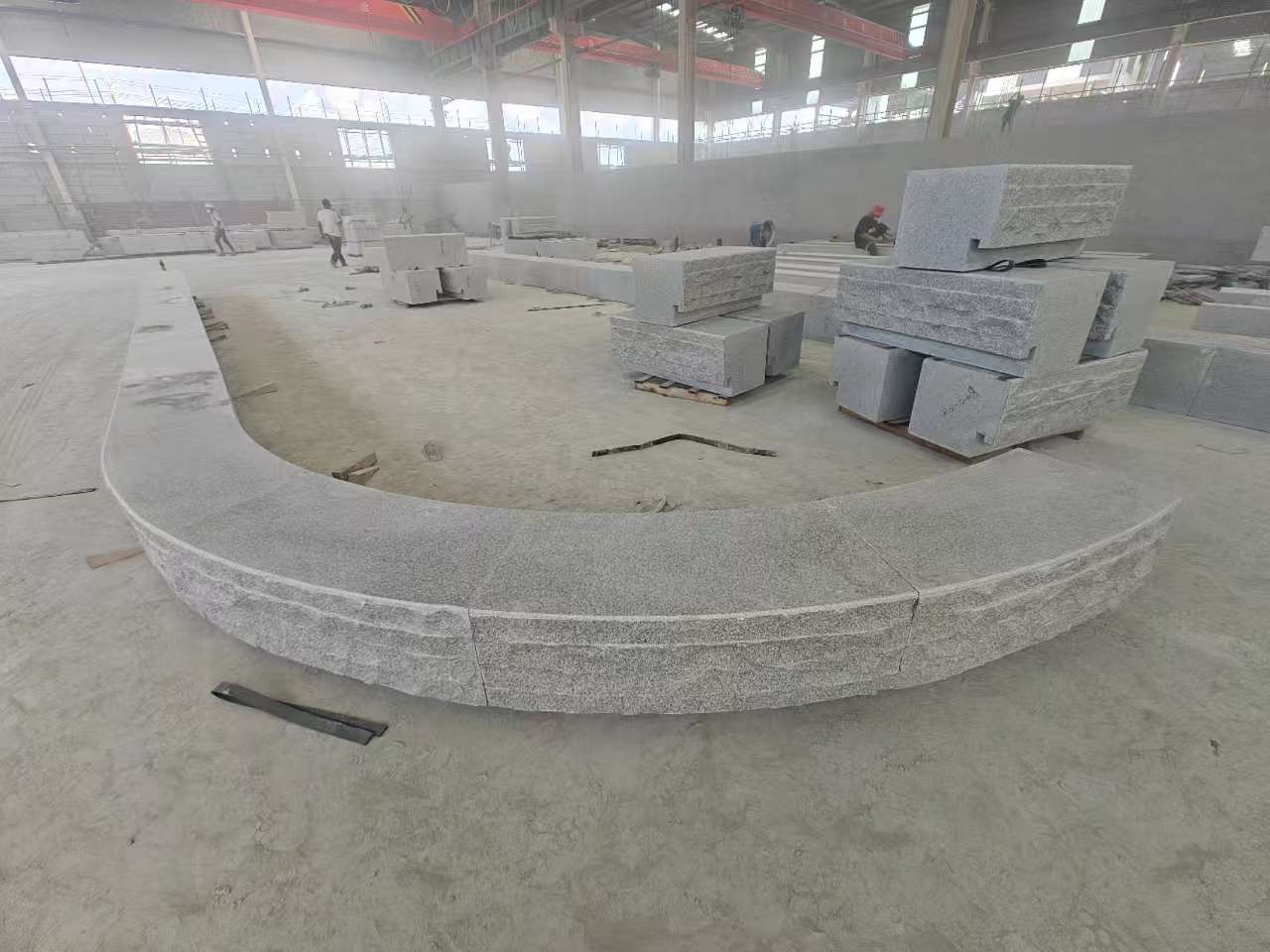 商丘 芝麻白异形坐凳，自然面光面弧形加工